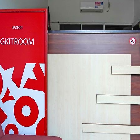 Oyo 90391 Gkitroom Karawang Buitenkant foto