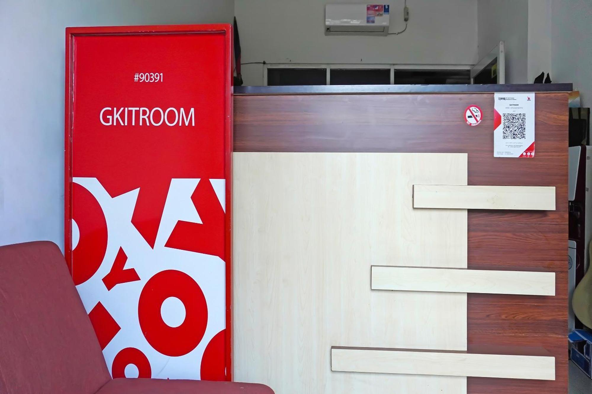 Oyo 90391 Gkitroom Karawang Buitenkant foto