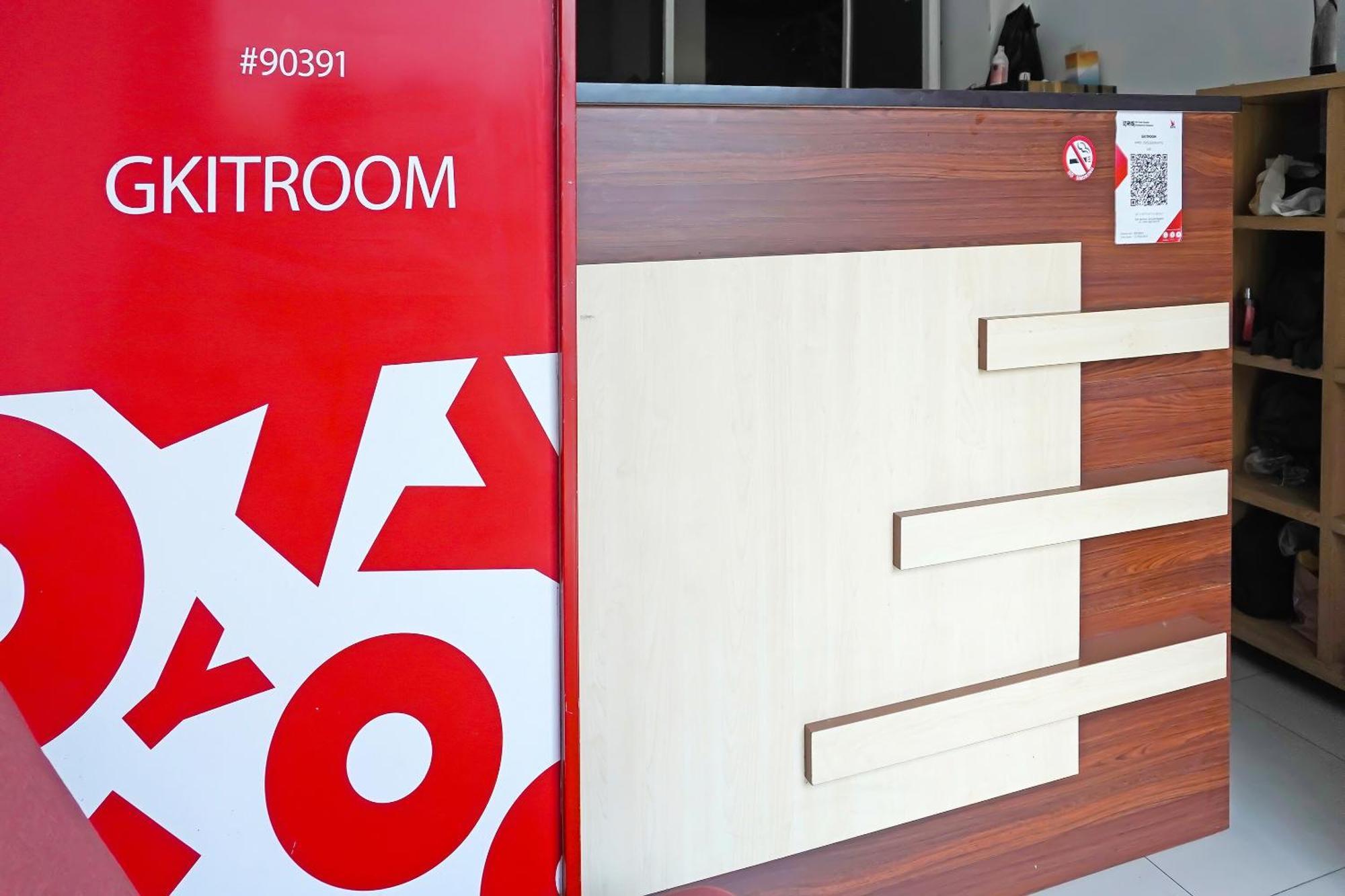 Oyo 90391 Gkitroom Karawang Buitenkant foto