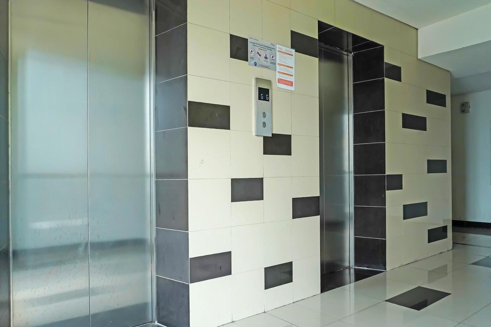 Oyo 90391 Gkitroom Karawang Buitenkant foto